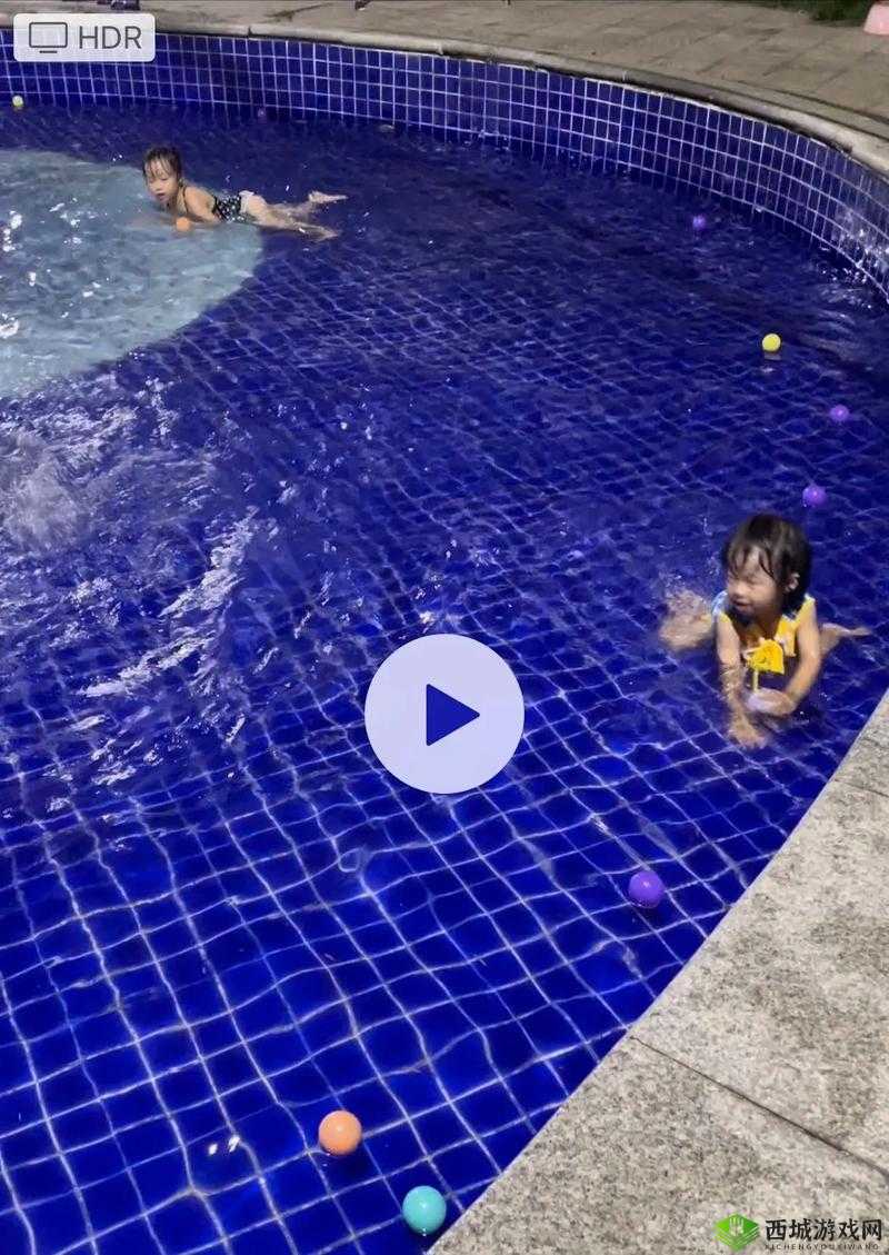 10 岁女孩可以光溜溜去游泳吗：这真的合适吗